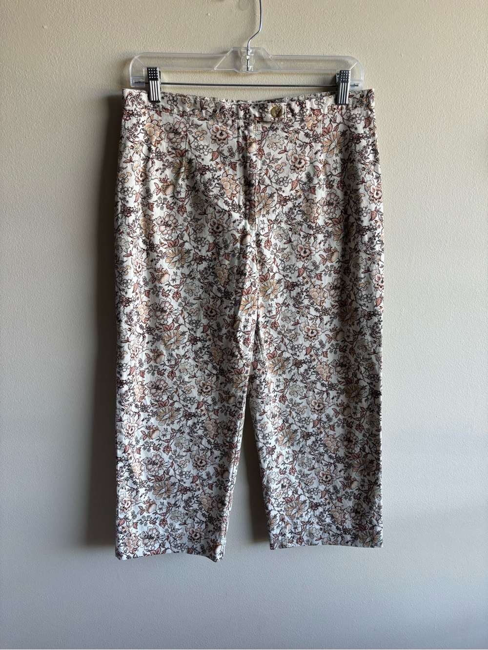 White Stag Cream Floral Capris Ladies Size 12 Cotton Blend